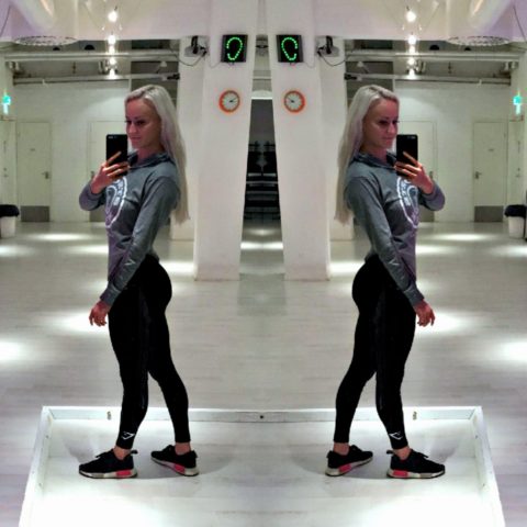 MUOTOA PAKARAN YLÄOSAAN