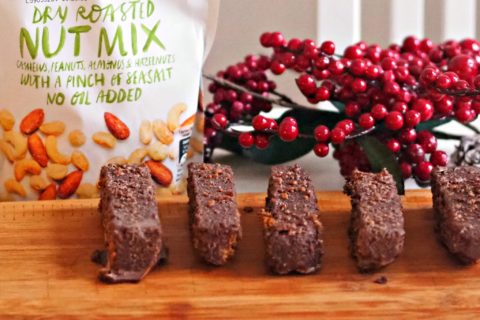 JOULUISET PÄHKINÄPATUKAT